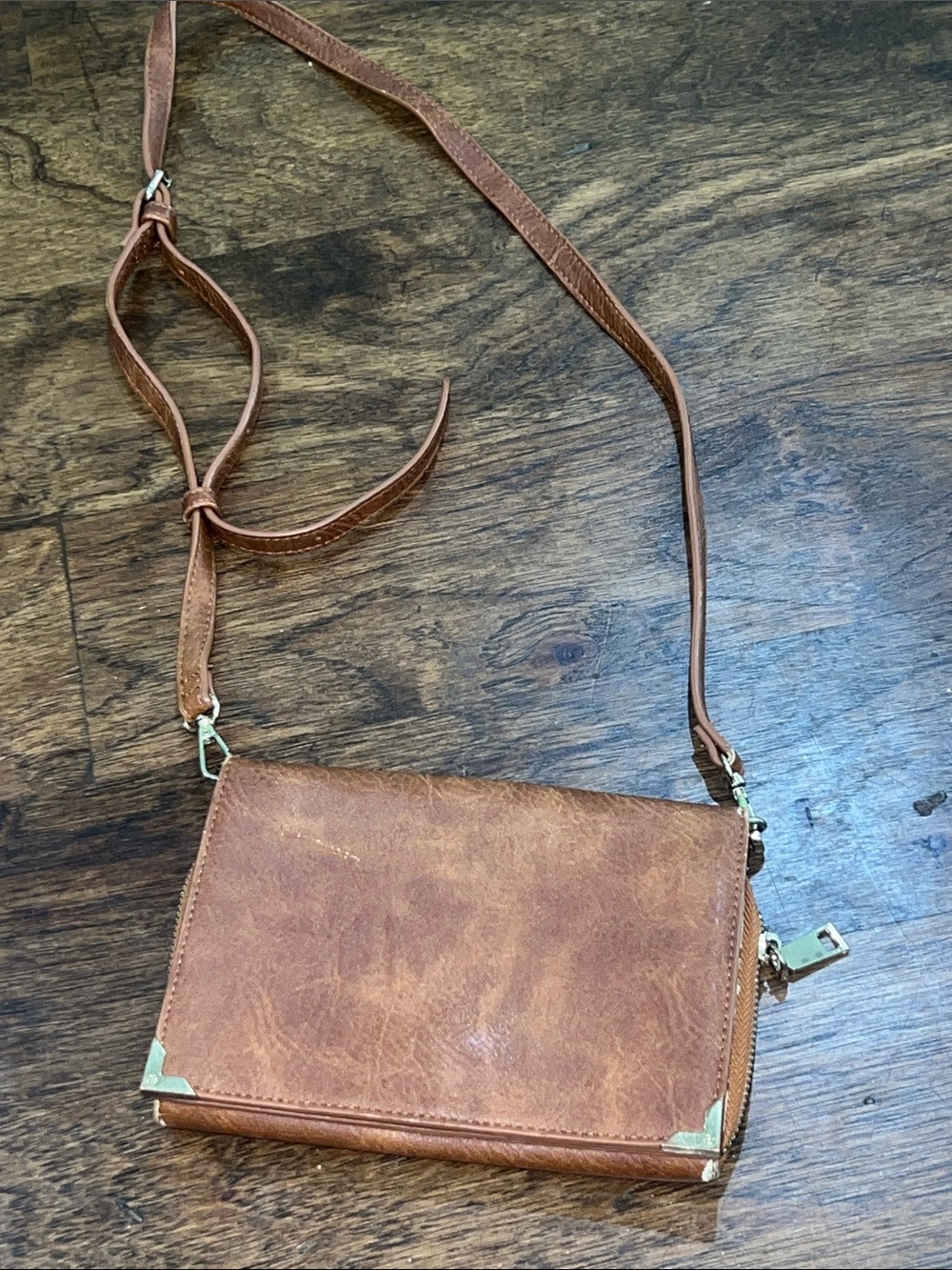 Urban Expressions Women's Tan Leather Crossbody Bag - Classic Style